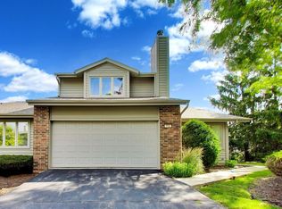 110 Commons Dr, Palos Park, IL 60464