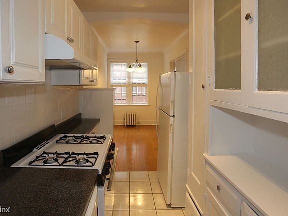 4th image of 1647 W Touhy Ave