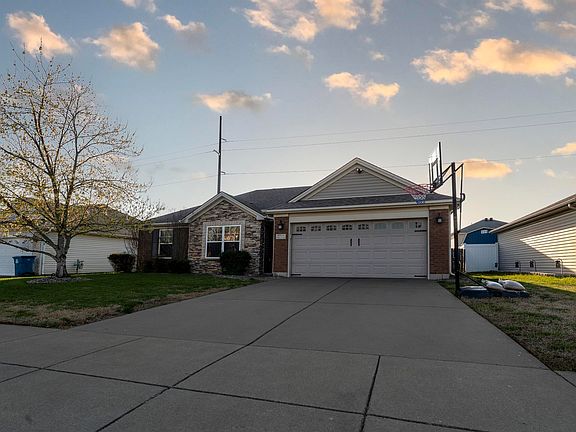 4th image of 4931 Overland Dr