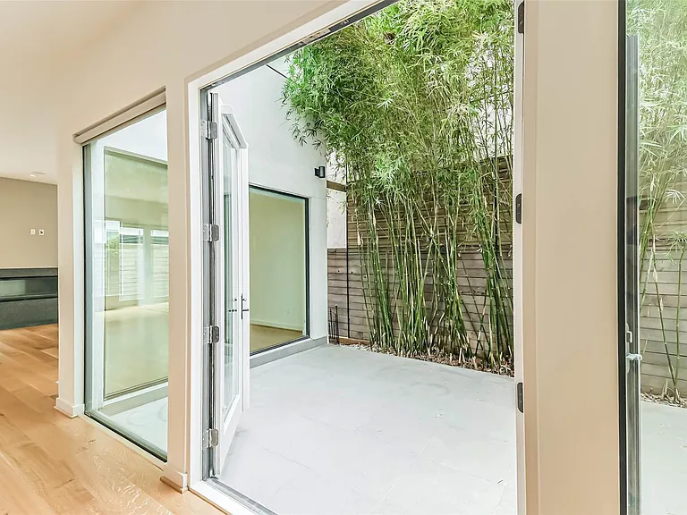 815 Alexander St — Photo 8