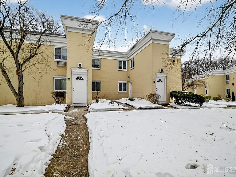 22 Lake Ave #5A — Photo 1