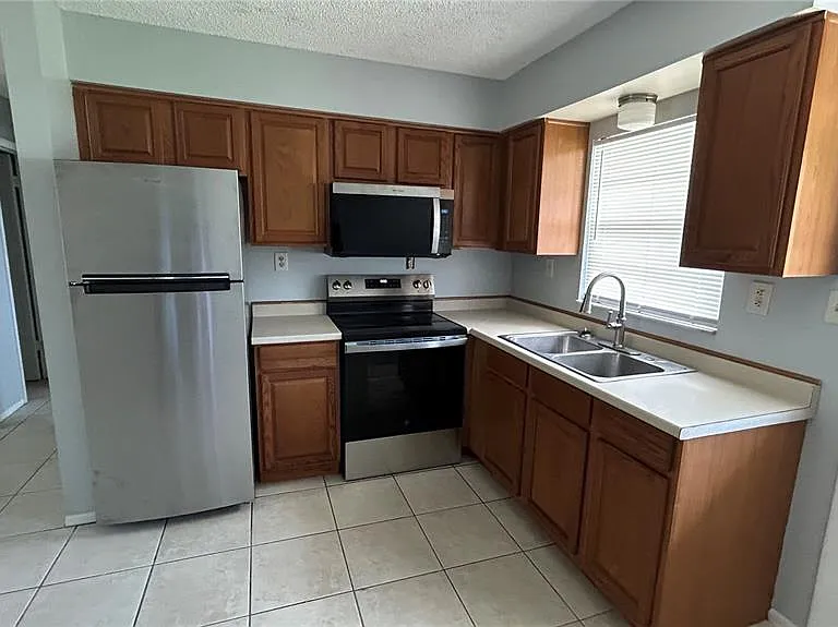 1909 Kelley Ave #2 — Photo 2