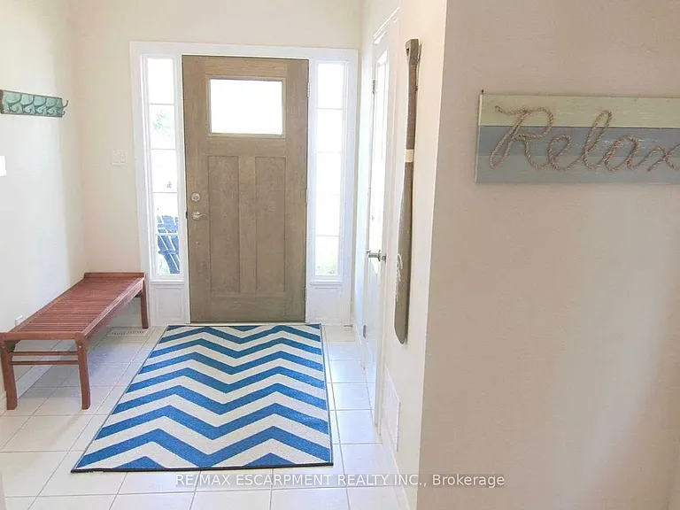 3873 Ryan Ave — Photo 2