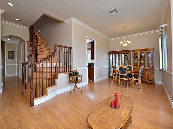 3rd image of 1435 Mariposa St