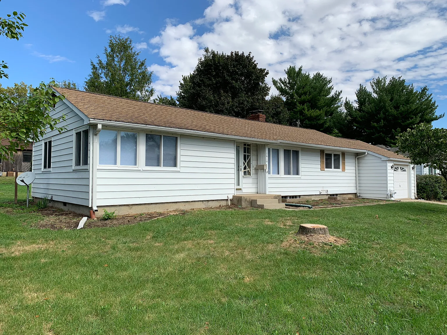 1610 W John St photo 1