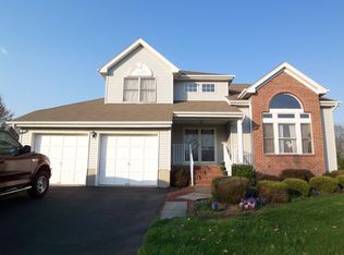 28 Carousel Chase, Belle Mead, NJ 08502