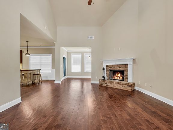 5th image of 205 Arborview Dr