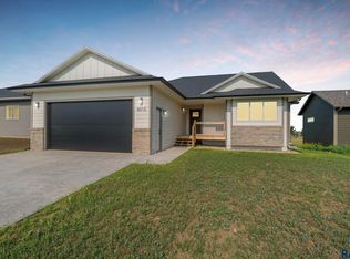 6013 N Seubert Ave, Sioux Falls, SD 57104