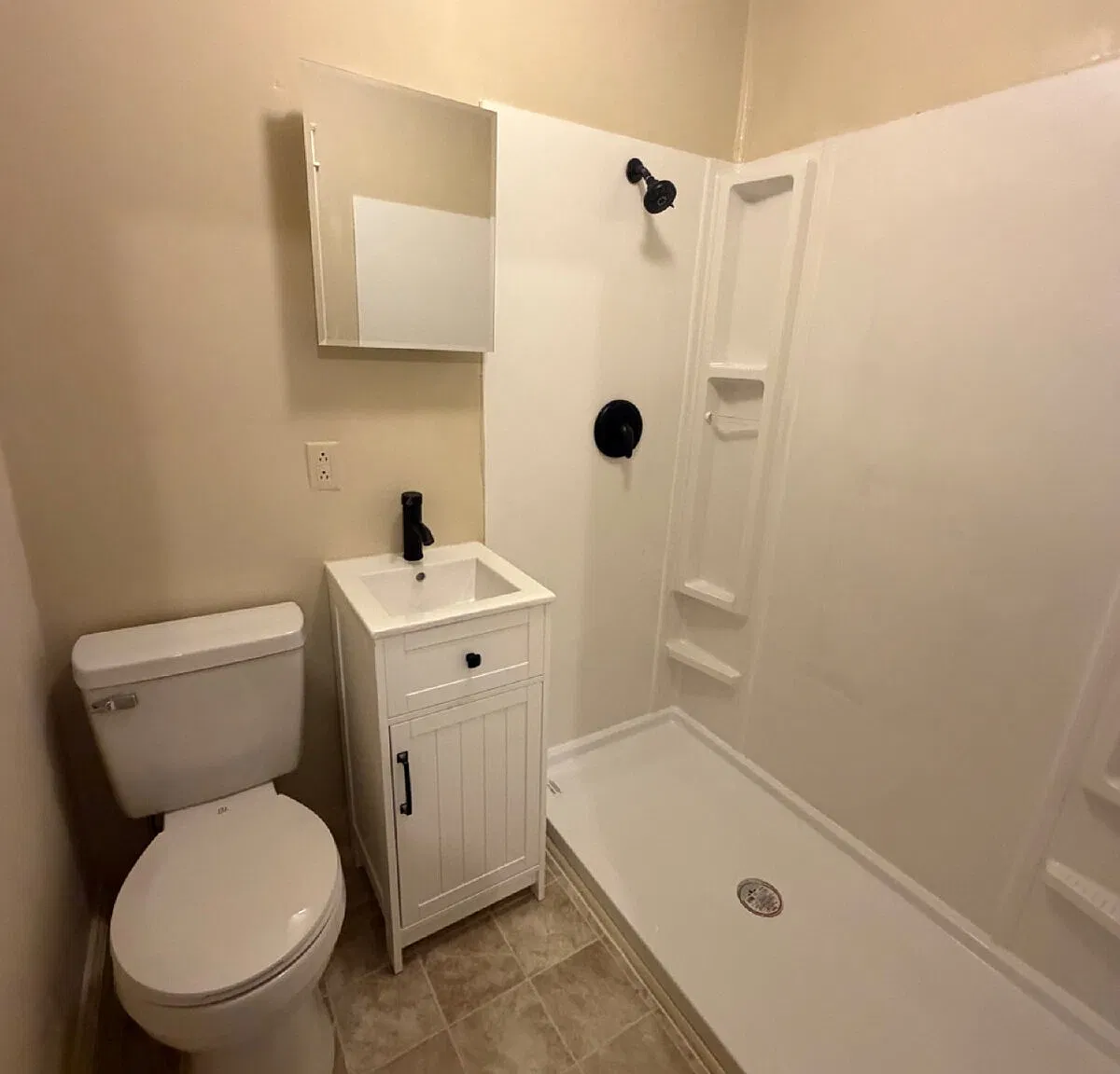 1 bed, 1.0 bath, $995 — Photo 4