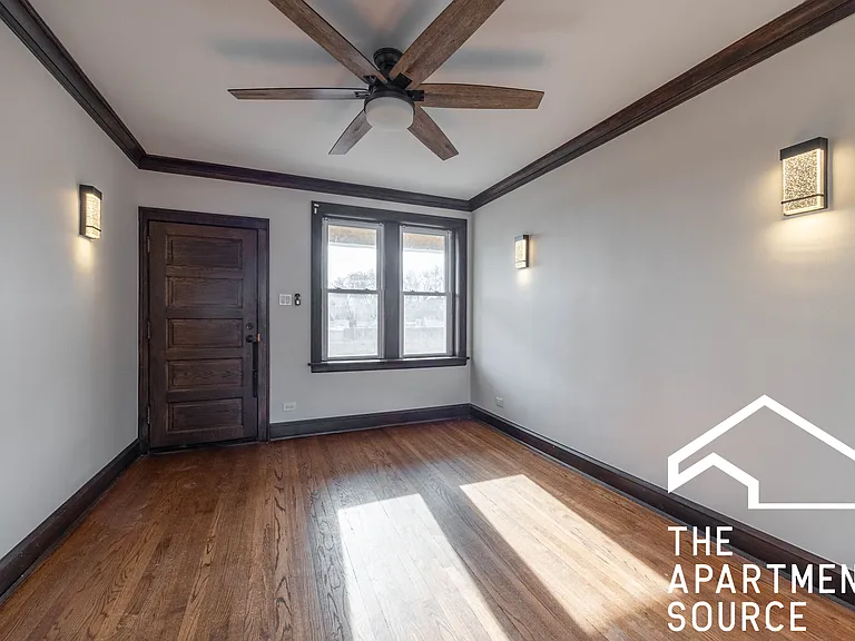 2624 W Devon Ave #301 — Photo 6