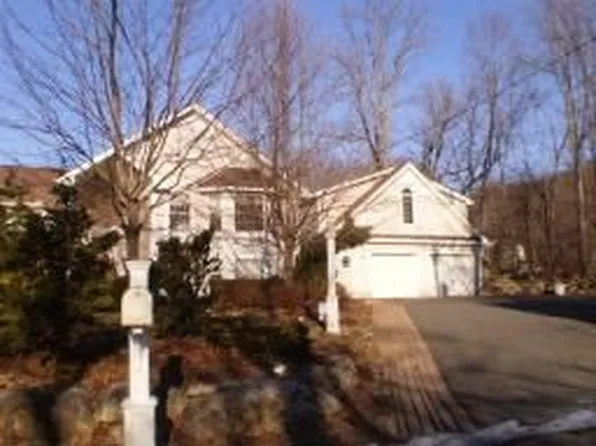 39 Lorettacong Dr, Lake Hopatcong, NJ 07849