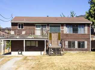 5754 Binnacle Ave, Sechelt, BC V7Z 0R4