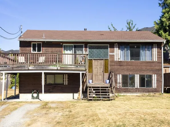 5754 Binnacle Ave, Sechelt, BC V7Z 0R4
