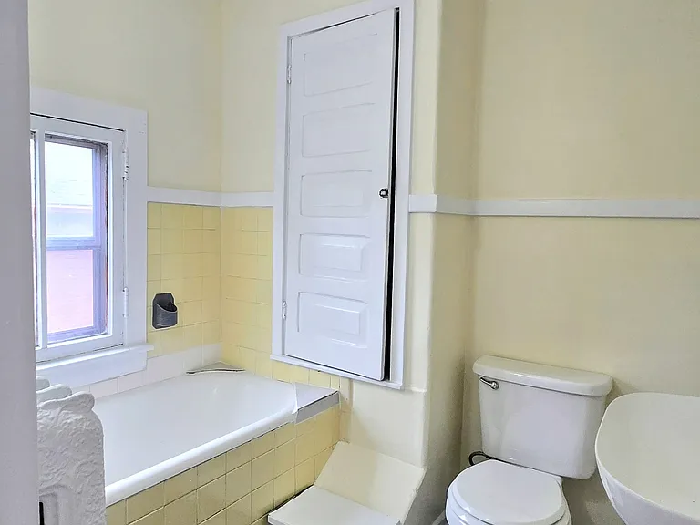 631 E Fulton St #5 — Photo 11