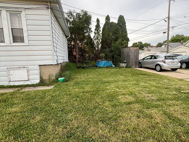 6926 W Burnham St — Photo 9