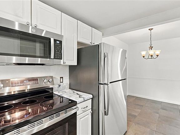 5th image of 4290 Gulfstream DR #5