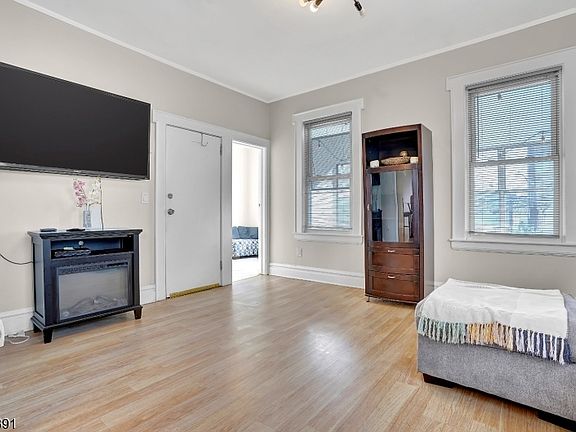 3rd image of 35 Chester Ave