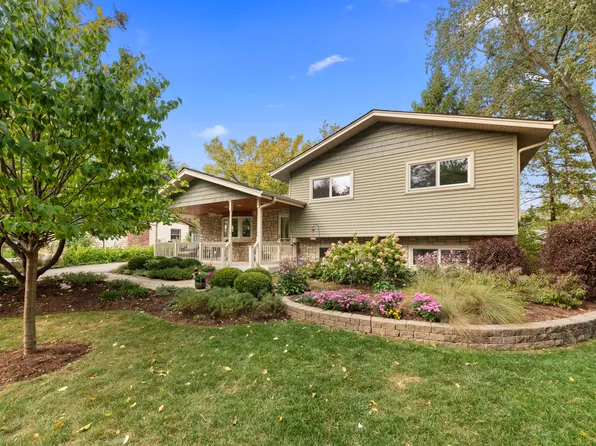 560 Inverness Rd, Lisle, IL 60532