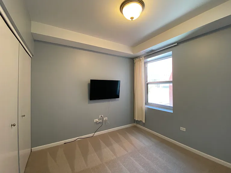 744 W Fullerton Ave #401 — Photo 12
