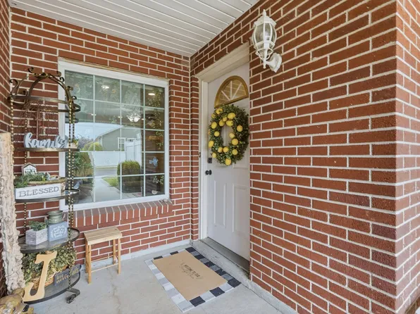 130 W Pheasantbrook Dr, Centerville, UT 84014