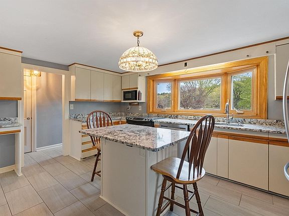 2nd image of 1465 Sudbury Rd