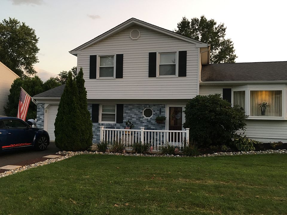 2nd image of 1542 Windmill Rd