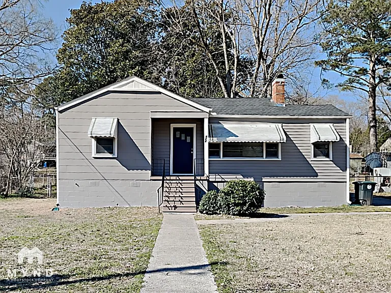 924 Parkway Dr — Photo 1