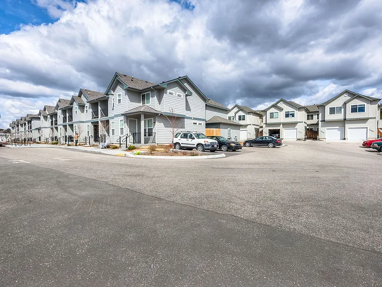The Fallingbrook Townhomes — Photo 1