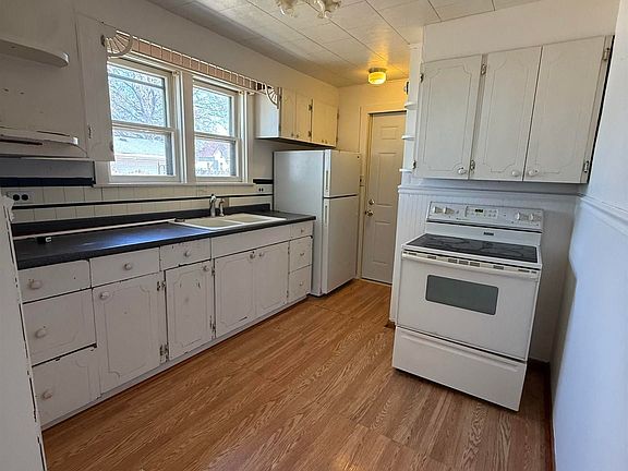 4th image of 1604 Division St