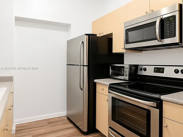 1900 Van Buren St #112B — Photo 9
