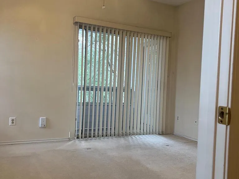 4401 Sedgehurst Dr #303 — Photo 6