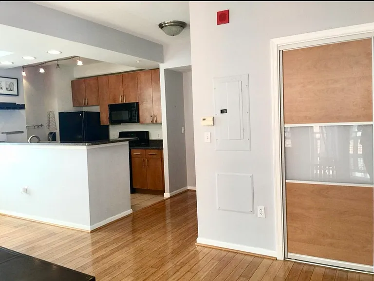 715 6th St NW #1001 — Photo 4