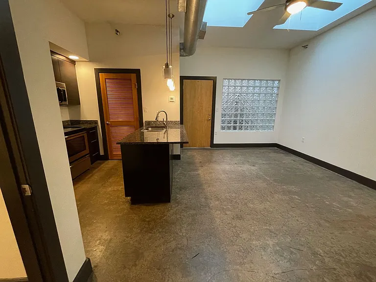 Atrium on Broad Apartments — Photo 18