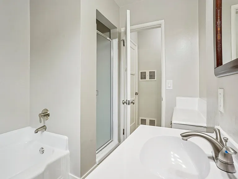 Hollypark Knolls Apartments — Photo 44