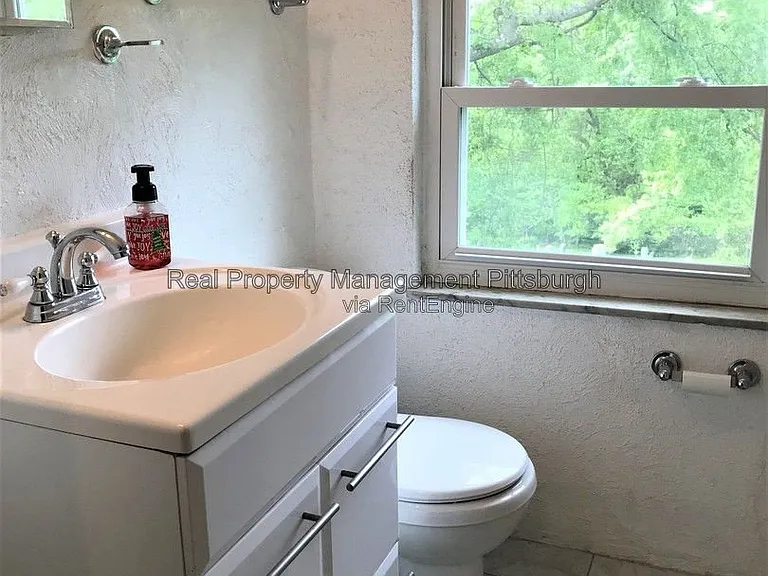 1685 Doyle St — Photo 11