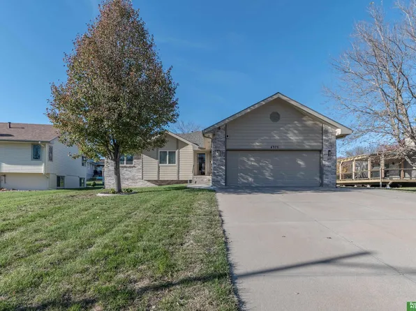 4926 Copper Creek Rd, Bellevue, NE 68157
