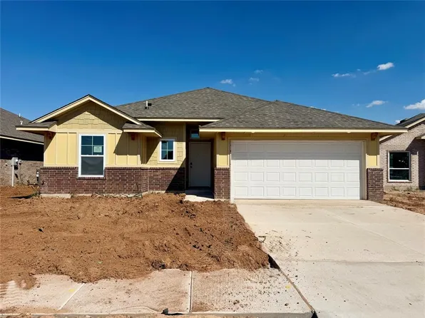 1204 Blackjack Creek Dr, Yukon, OK 73099