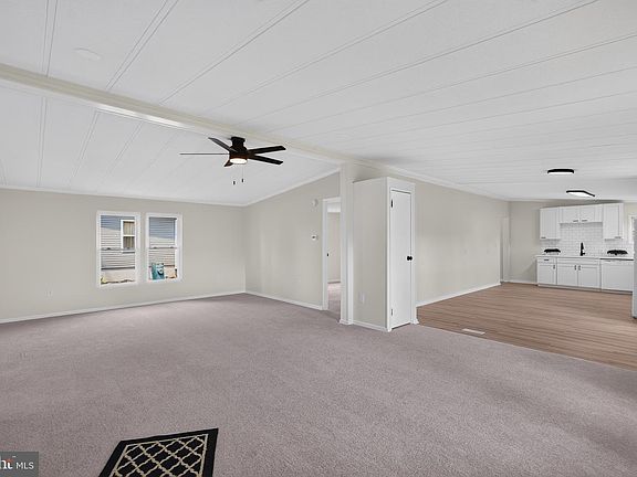 3rd image of 678 Walnut Ct