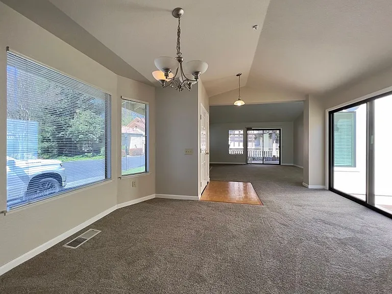 64 Fountain Grove Cir — Photo 9