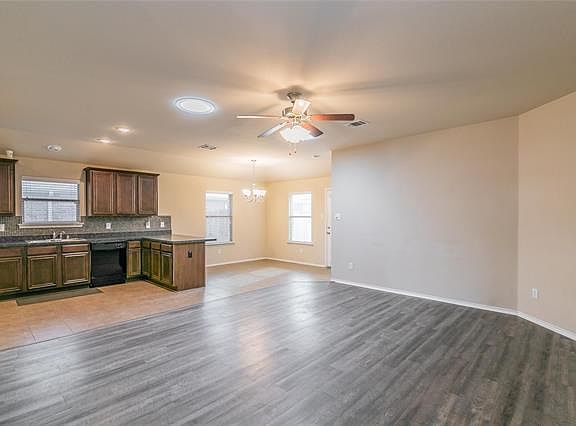 3rd image of 3019 Highgate Dr