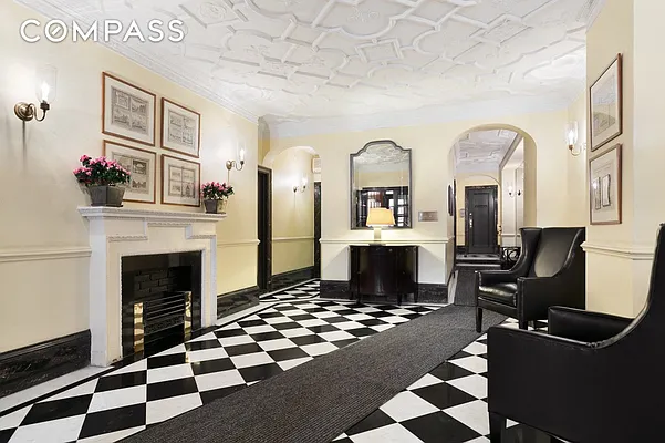 Sold by Compass | media 21