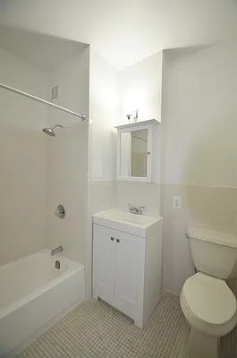 Rented by CITY SKYLINE REALTY INC | media 19