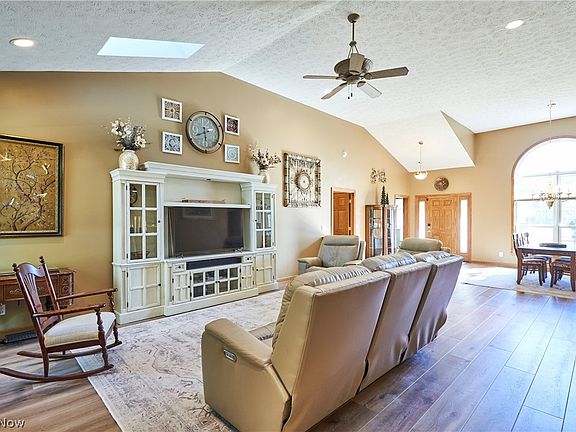 5th image of 4068 Forest Run Cir