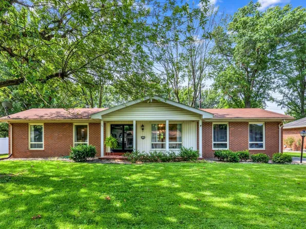 5102 Dixon Dr, Godfrey, IL 62035