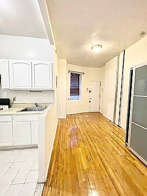 1st image of 519 E 11th St #1R