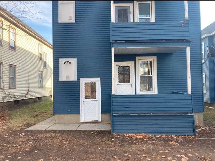 3 bed, 1.0 bath, $1,950 — Photo 2