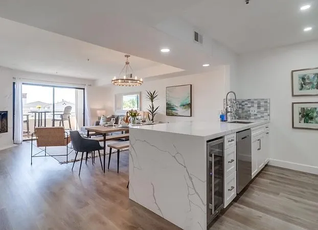2 bed, 1140 sqft, $8,000 — Photo 2