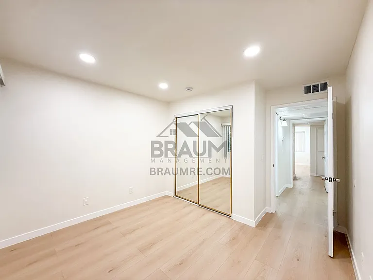 11839 BURBANK — Photo 18