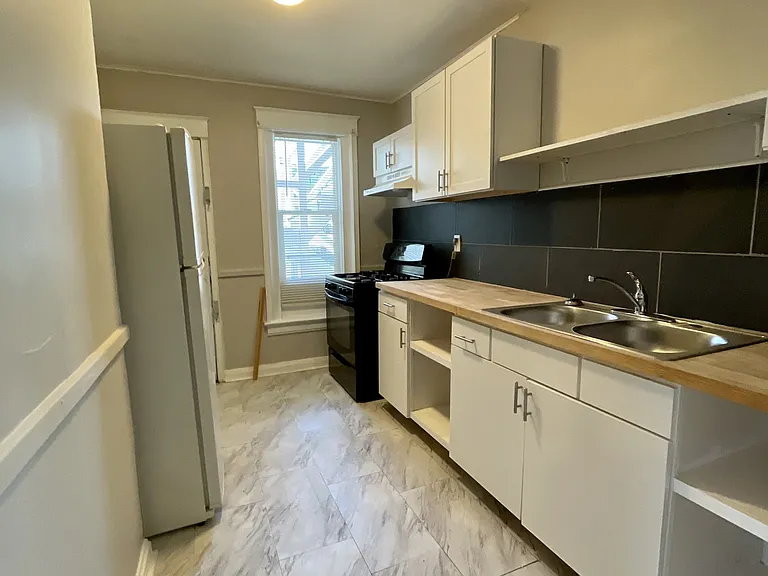 3921 Norledge Ave #1E — Photo 16