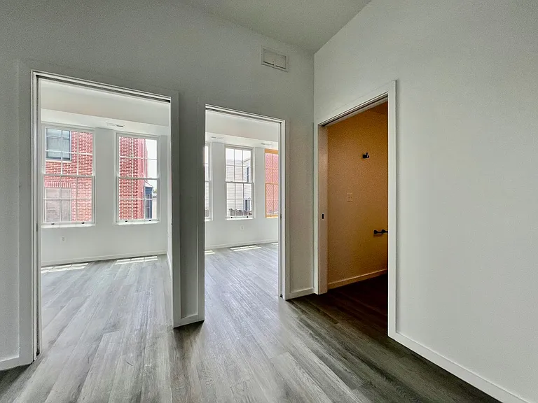 725 W Pratt St. — Photo 97
